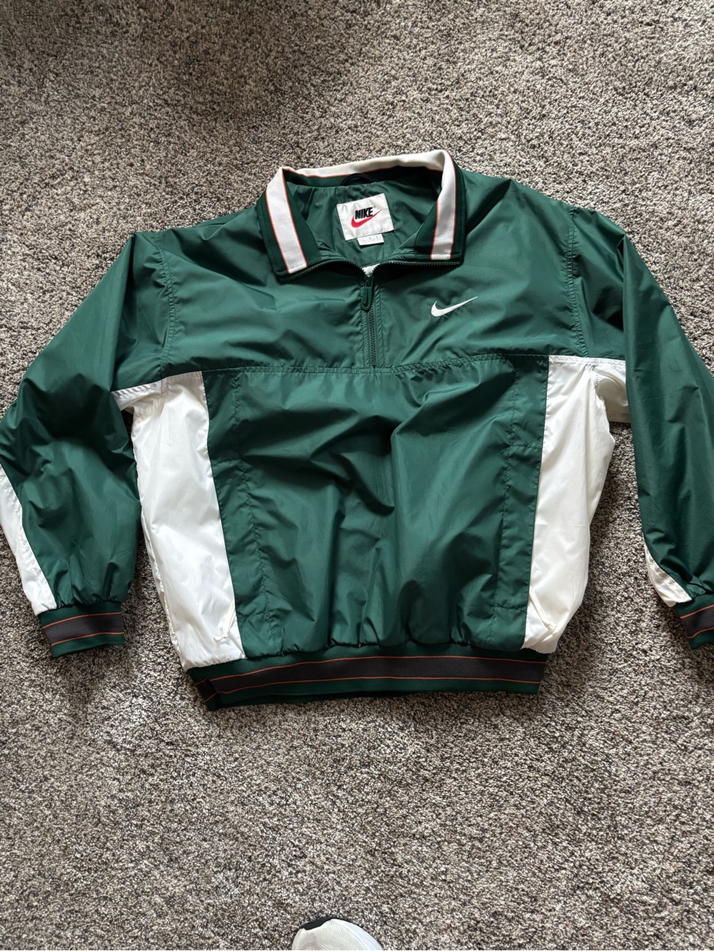 Vintage 90s Nike Men’s Green and White Windbreaker Pullover Jacket